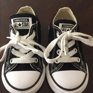 Infant black and white Converse size 5